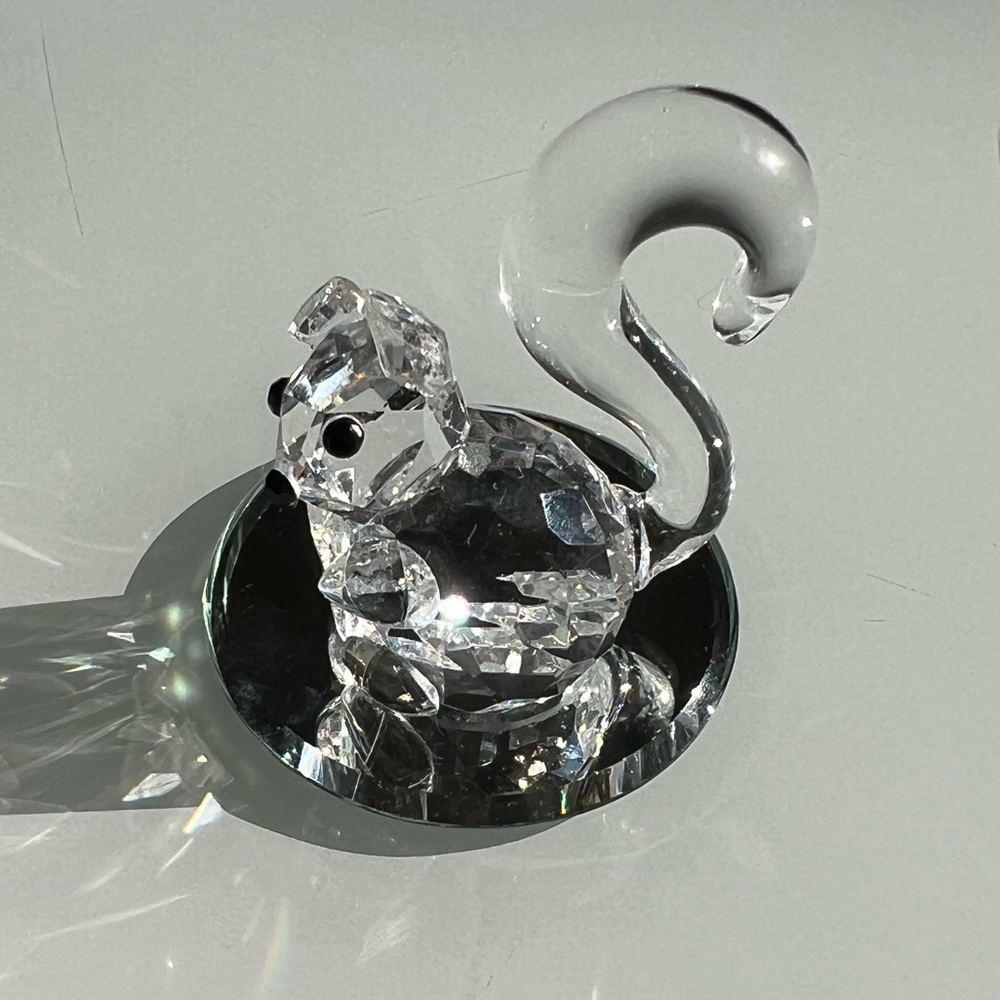 Crystal mini cute squirrel with a stand mirror